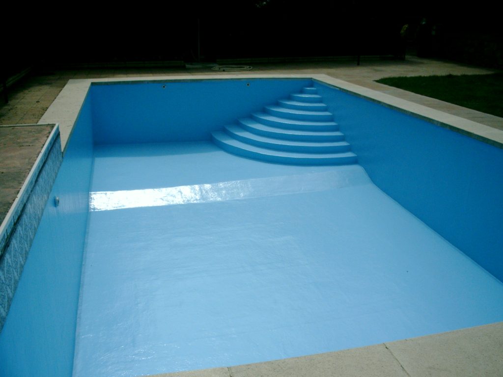 Revestimiento de piscinas en fibra de vidrio: una solución duradera frente a fugas y desgaste