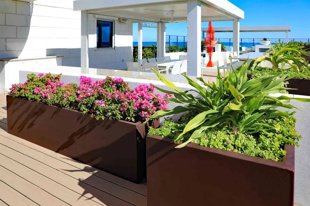 Cómo elegir jardineras para exterior en proyectos profesionales